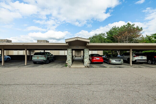 Building Photo - 893 Cliffs Dr