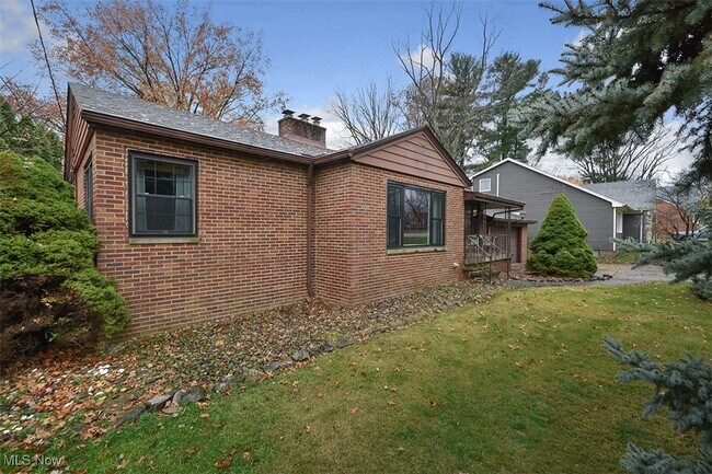 Building Photo - 21775 Hillsdale Ave