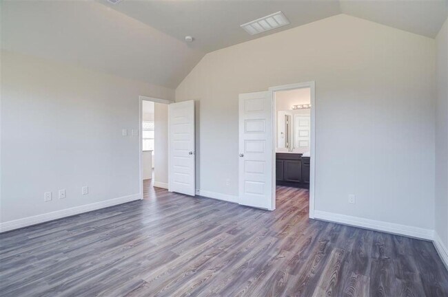 Building Photo - HUGE LOT! 1 Story, 3 Bedroom, 2 Bath