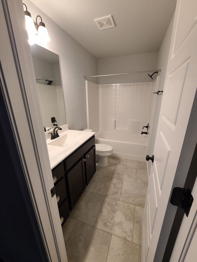 Building Photo - Open floor plan, Fridge included, fully fenced yard, neighborhood playground.