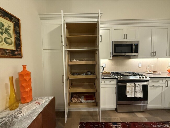 Building Photo - 125 Main St