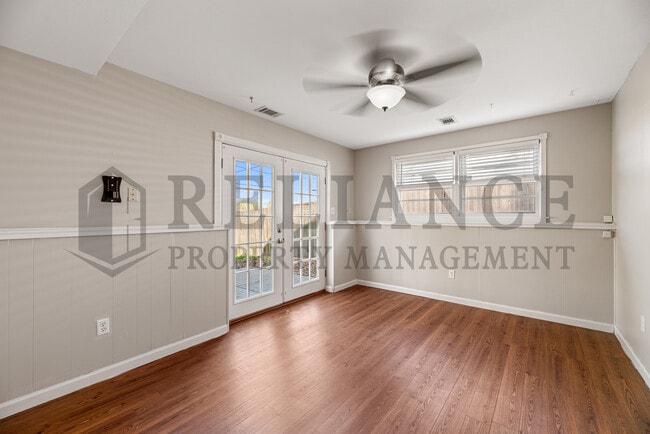 Building Photo - 1440 Community Dr