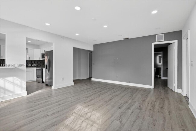 Building Photo - 708 SW 10th St