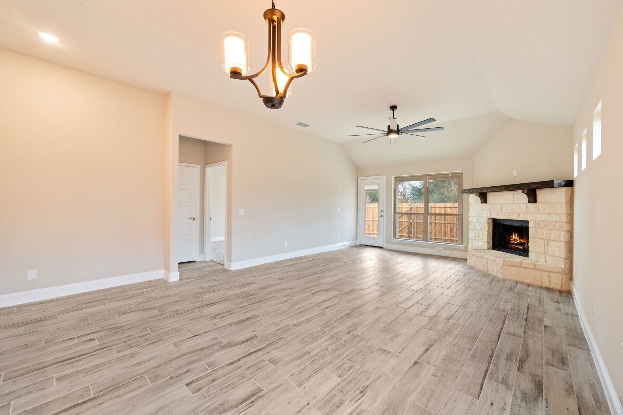 Building Photo - 612 Kyle Dr