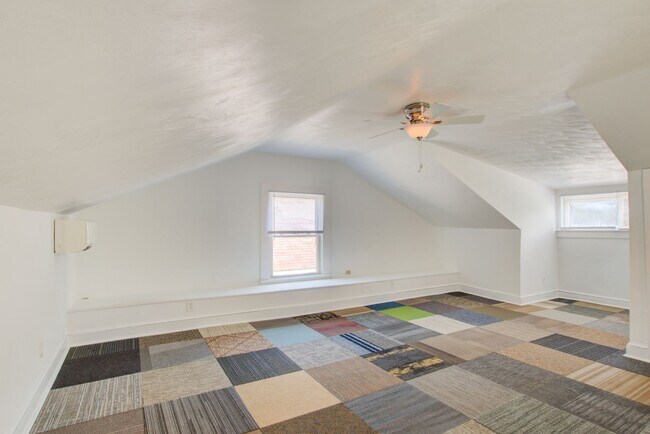 Building Photo - 6 Bed, 1.5 Bath Home in Granby School Dist...
