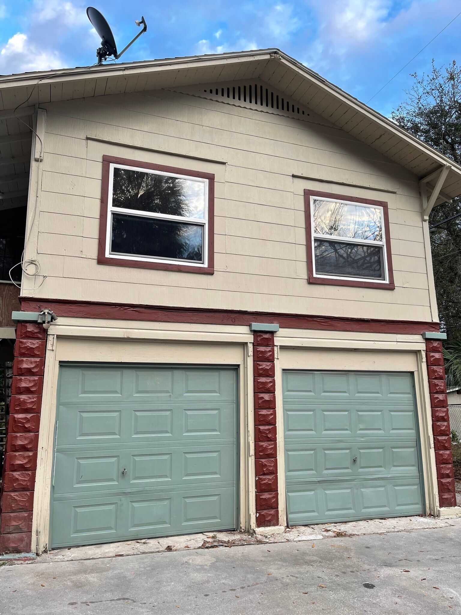 Building Photo - 776 14th Ave S