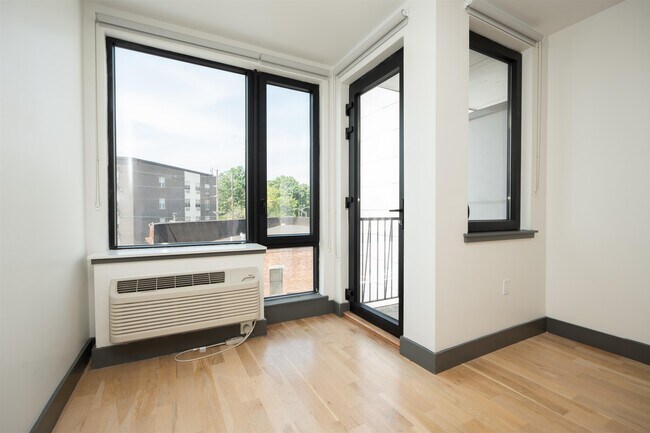 Building Photo - 424 Arlington Ave