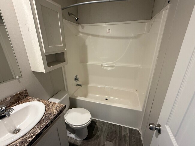Building Photo - 511 Pettycoat Ln
