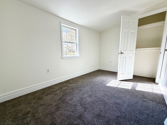 Building Photo - Cozy + Convenient Hanover 3BR w/ Backyard ...