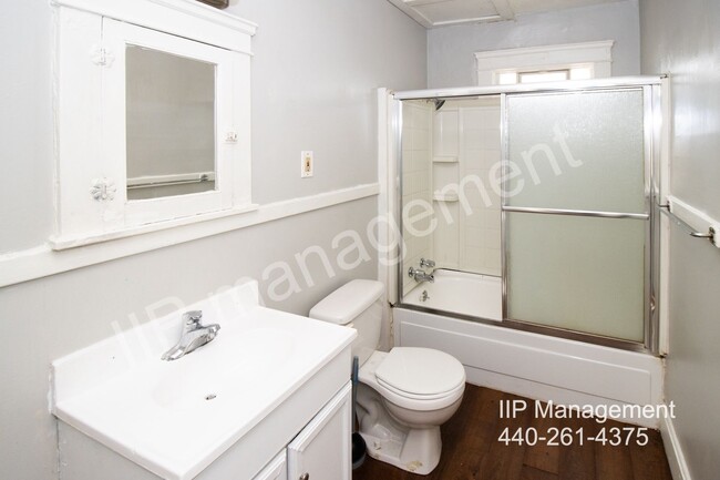 Building Photo - Lovely 2 Bed, 1 Bath Apartment in Clevelan...