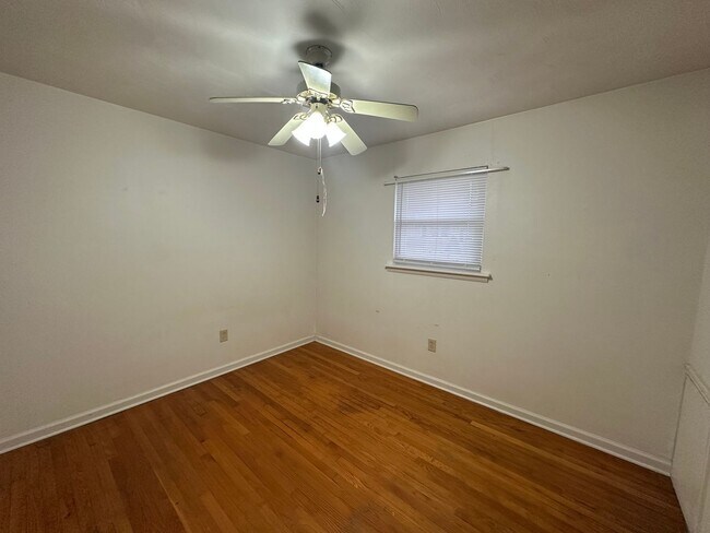 Building Photo - Fabulous Duplex