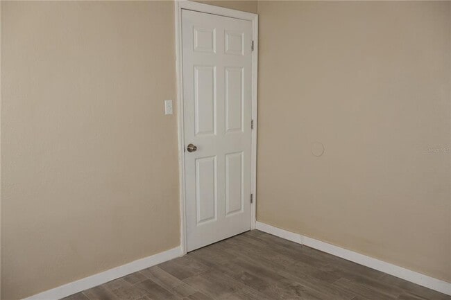 Building Photo - 4732 W Lawn Ave