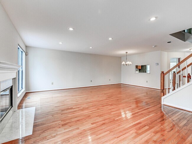 Building Photo - 11919 Thurloe Dr