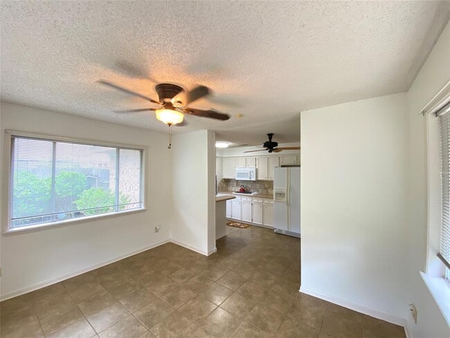 Building Photo - 2233 Ripple Creek Dr