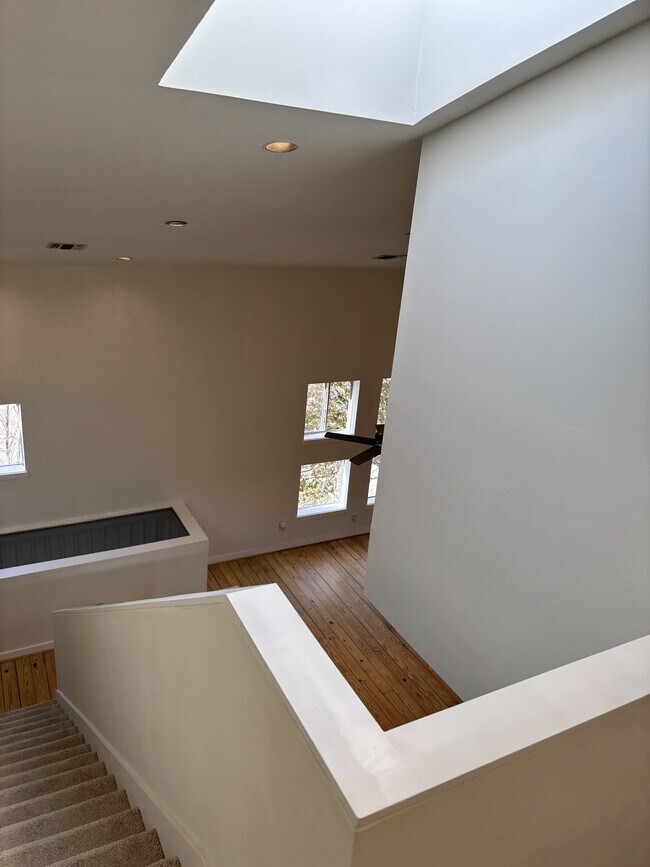 Building Photo - 2909 Albany St