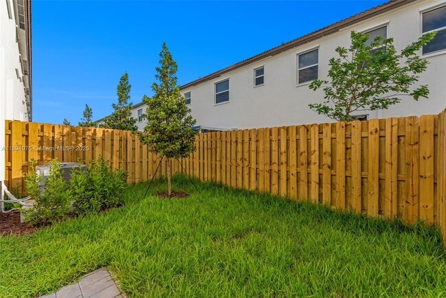 Building Photo - 2522 SE 27th Dr