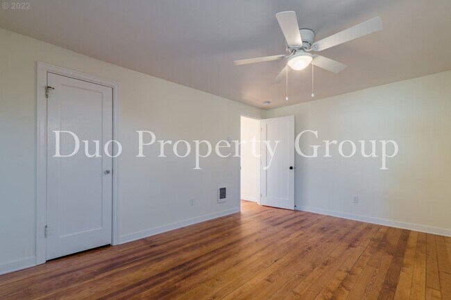 Building Photo - 8th Street