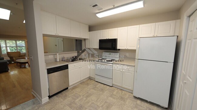 Building Photo - 929 Morreene Rd