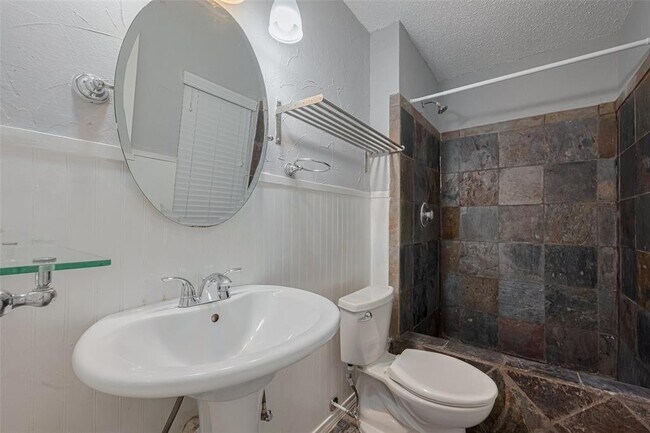 Building Photo - 3610 Bee Bayou Ln