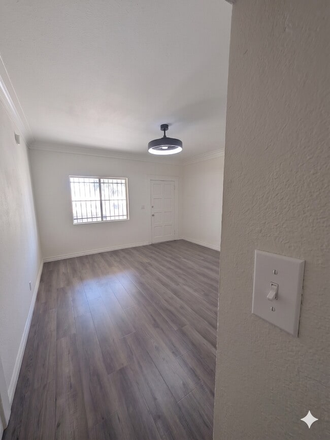 Building Photo - 5263 S Figueroa St