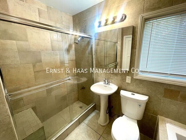 Building Photo - 2642 E Adams St