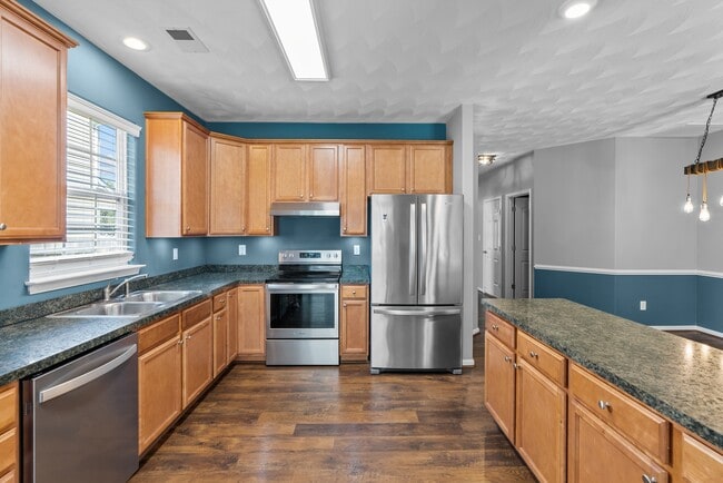 Building Photo - 2560 Golden Maple Dr