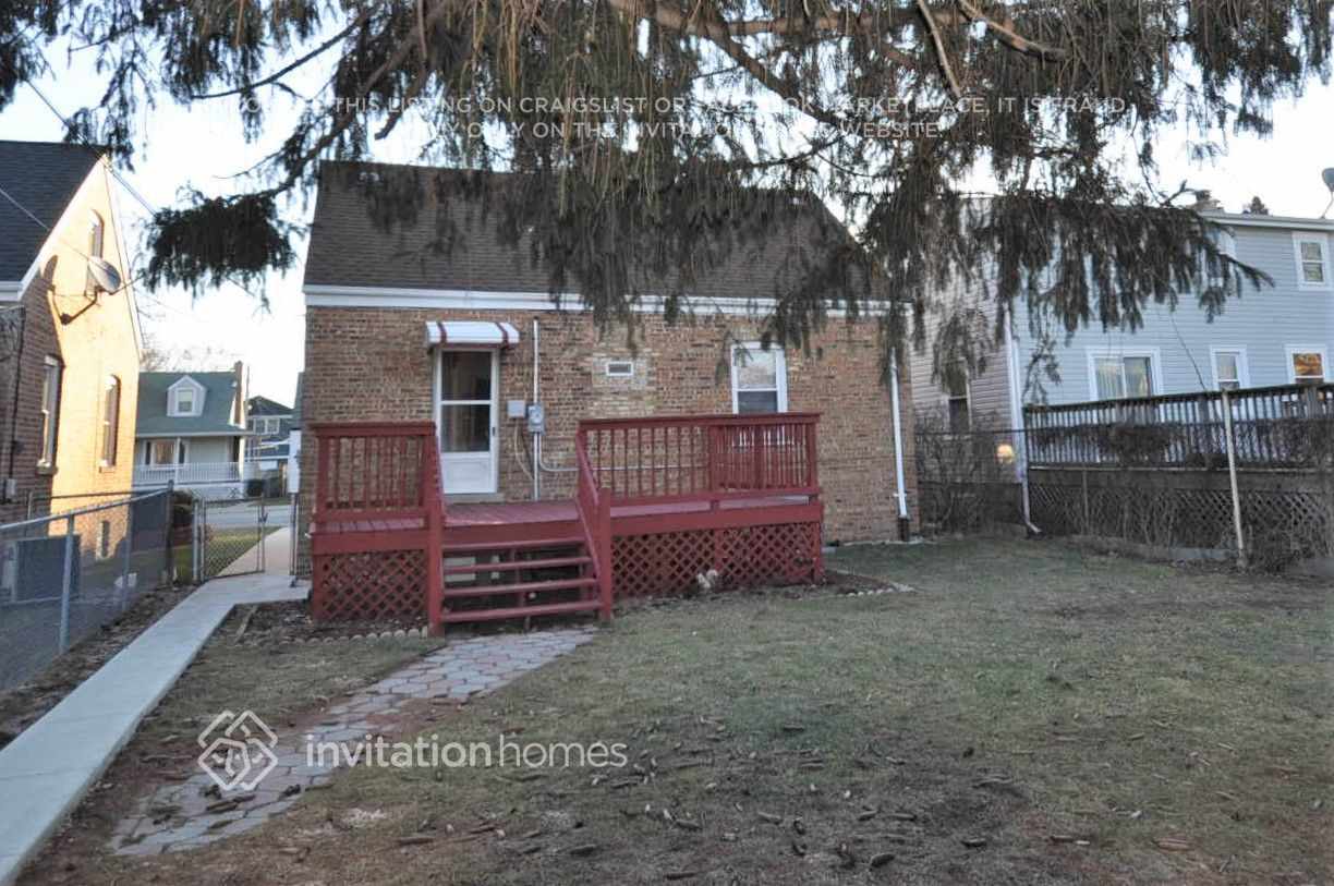 Building Photo - 10714 S Kedzie Ave