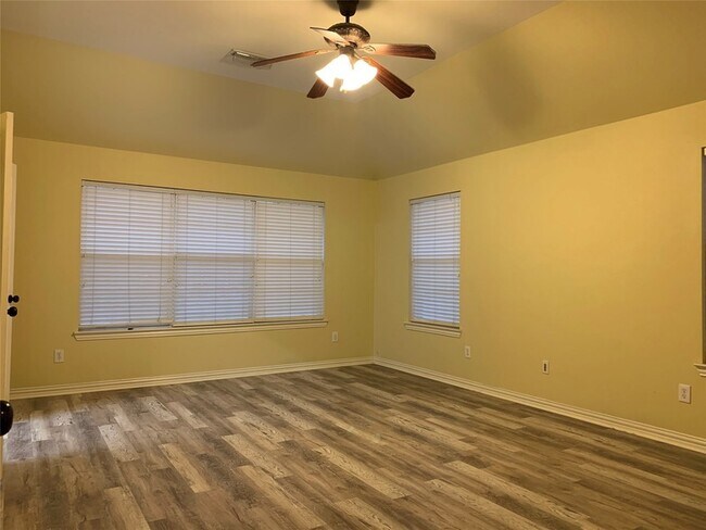 Building Photo - 1313 Limestone Creek Dr