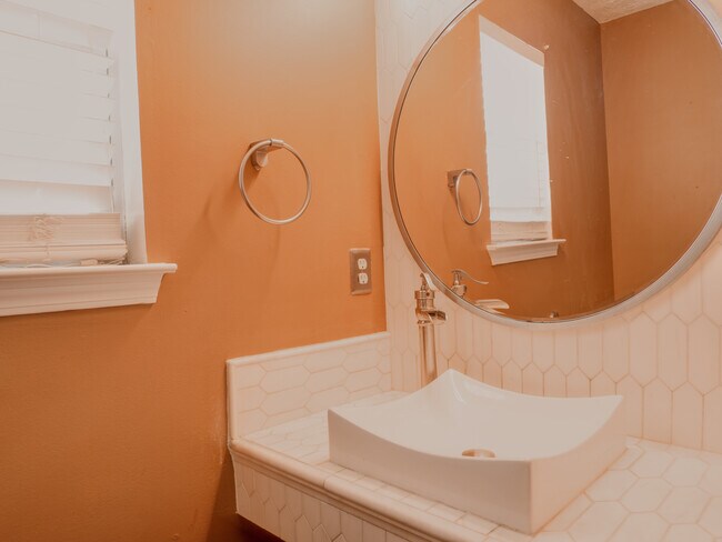 Building Photo - 3725 Crescent Walk Ln NE