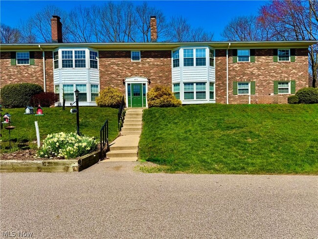 Building Photo - 6910 Carriage Hill Dr