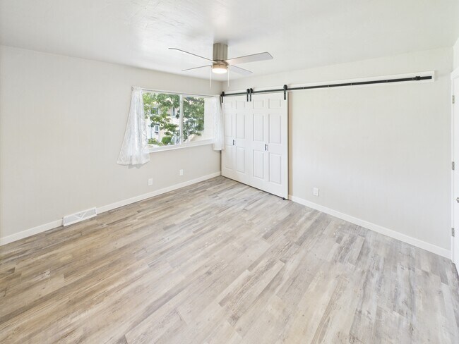 Building Photo - 1044 Coronado Pkwy S