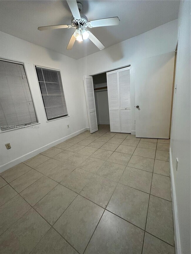 Primary Photo - 985 SW 5th St