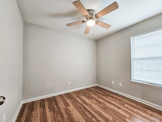 Building Photo - 4770 Skyline Dr