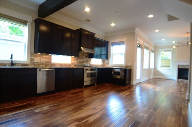 Building Photo - 8610 Ashland Way