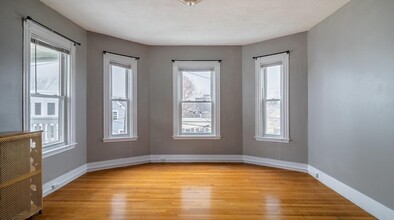 Building Photo - 106 Beacon St