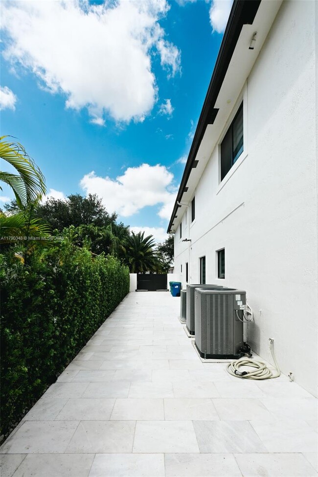 Building Photo - 8450 NW 169th Terrace