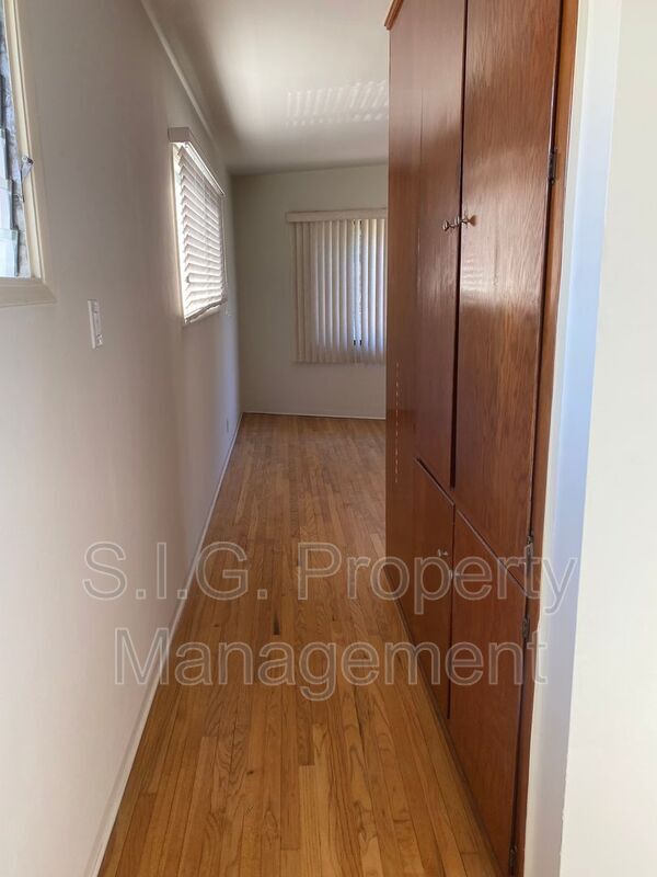 Building Photo - 811 Reeves Pl