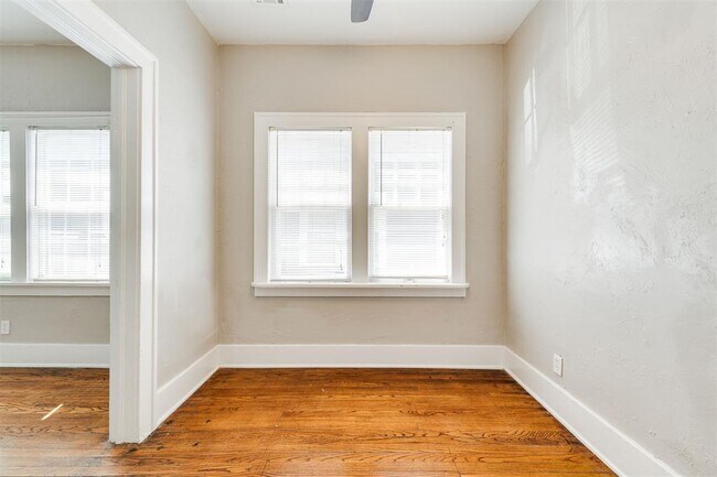 Building Photo - 2609 N Shartel Ave