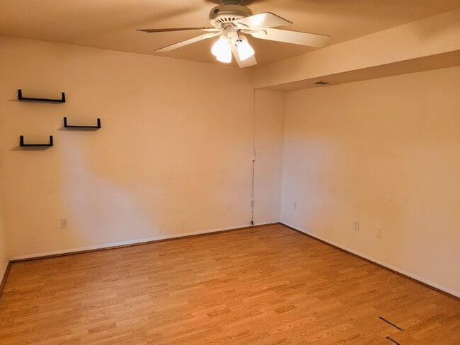 Building Photo - Centrally Located McLean Home with Ample S...