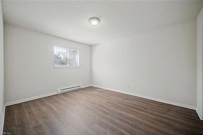 Building Photo - 1037 37th St