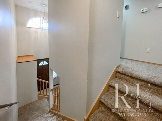 Building Photo - Stunning 3-Bedroom Home with Vaulted Ceilings, RV Parking & Fenced Yard!