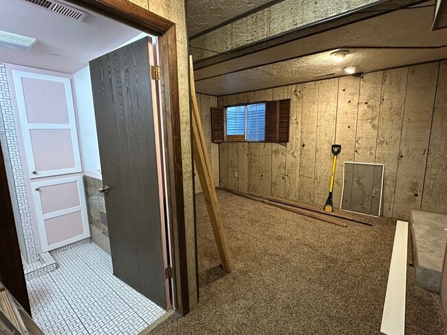 Building Photo - Spacious, three level, 4 Bed 2.5 bath Townhome in Ammon right behind the Walmart on Hitt.