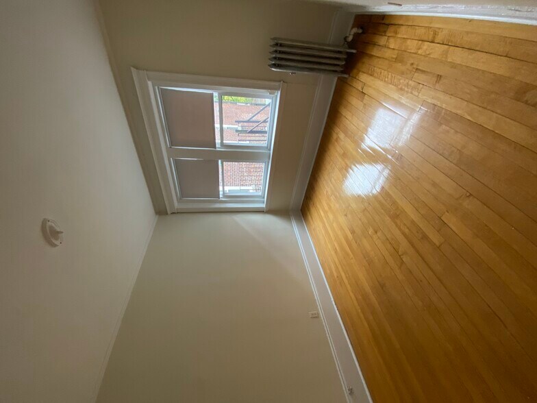 Building Photo - 1583 Beacon St