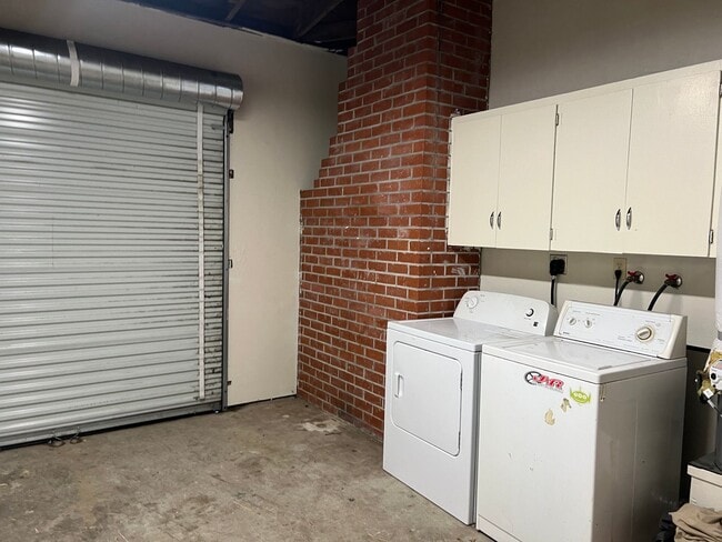 Building Photo - Blue Lake House Tier 2