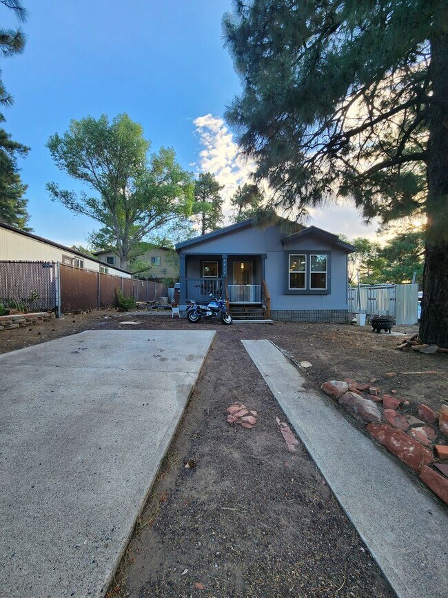 Building Photo - Available NOW! Home in Christmas Tree estates