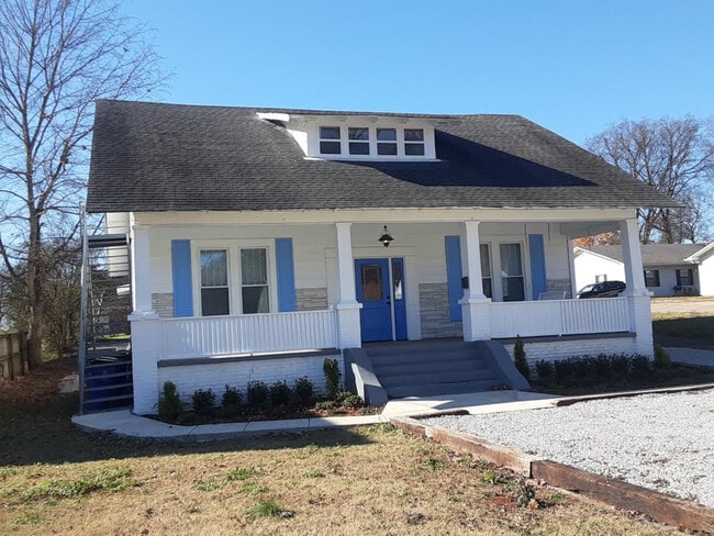 Building Photo - 435 N Cypress St