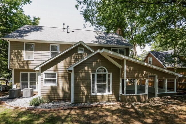 Building Photo - 2328 Torrington Ln