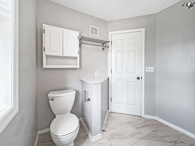 Building Photo - 8449 Forestview Ln N