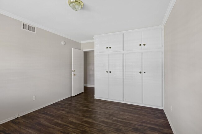 Building Photo - Welcome to this Beautiful Ranch-Style Home...