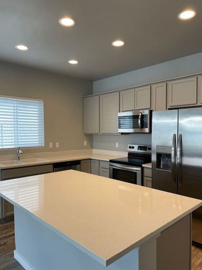 Building Photo - Roe Street Townhomes